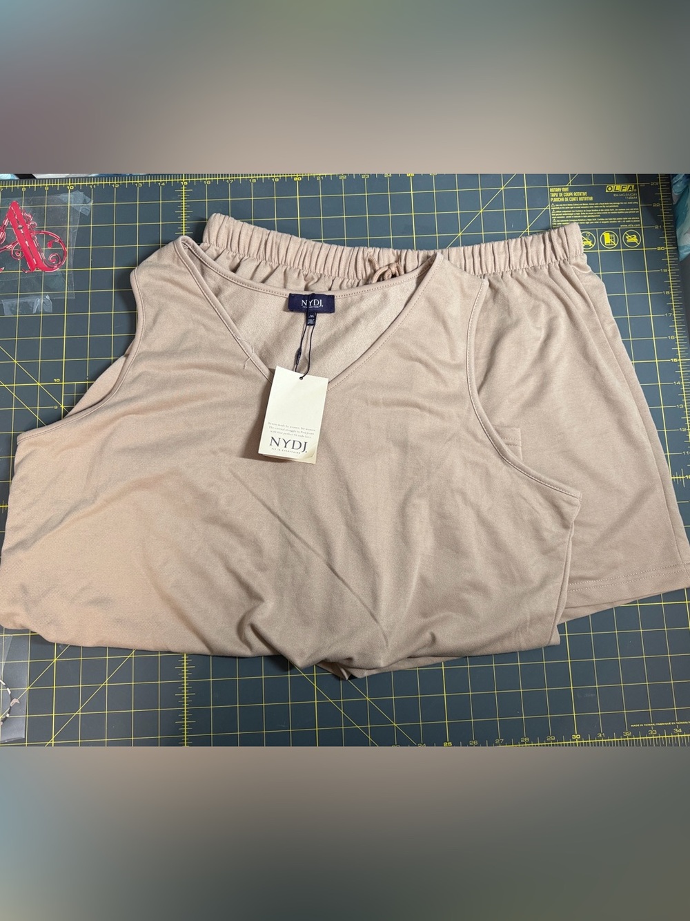 NYDJ Women's Creamy Beige V-Neck Lounge Tank & Elastic Waist Shorts Set